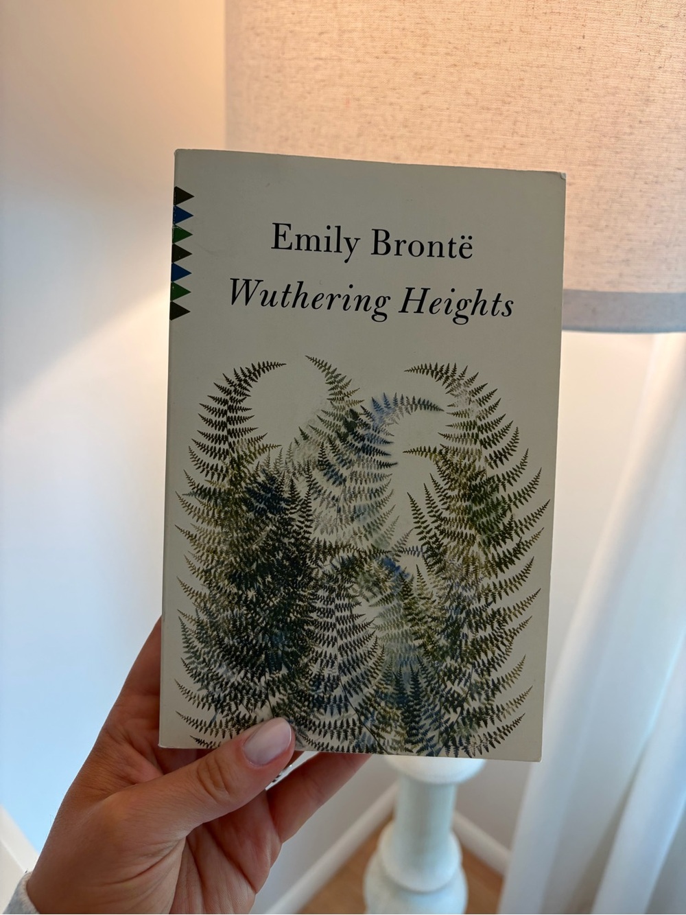 Emily Brontë Wuthering Heights Paperback - Cream Cover with Green Fern Design